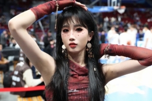 IM电竞-北京男篮啦啦队队长晒照：季后赛见