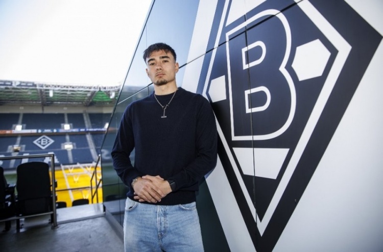 韩国归化球员积极融入团队：专注语言学习与队友建立默契关系