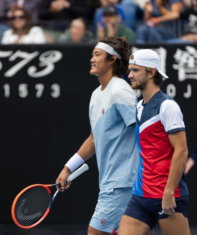 IM电竞官网入口-张奔斗：男子网坛后浪浪浪不绝 三小将齐闯16强