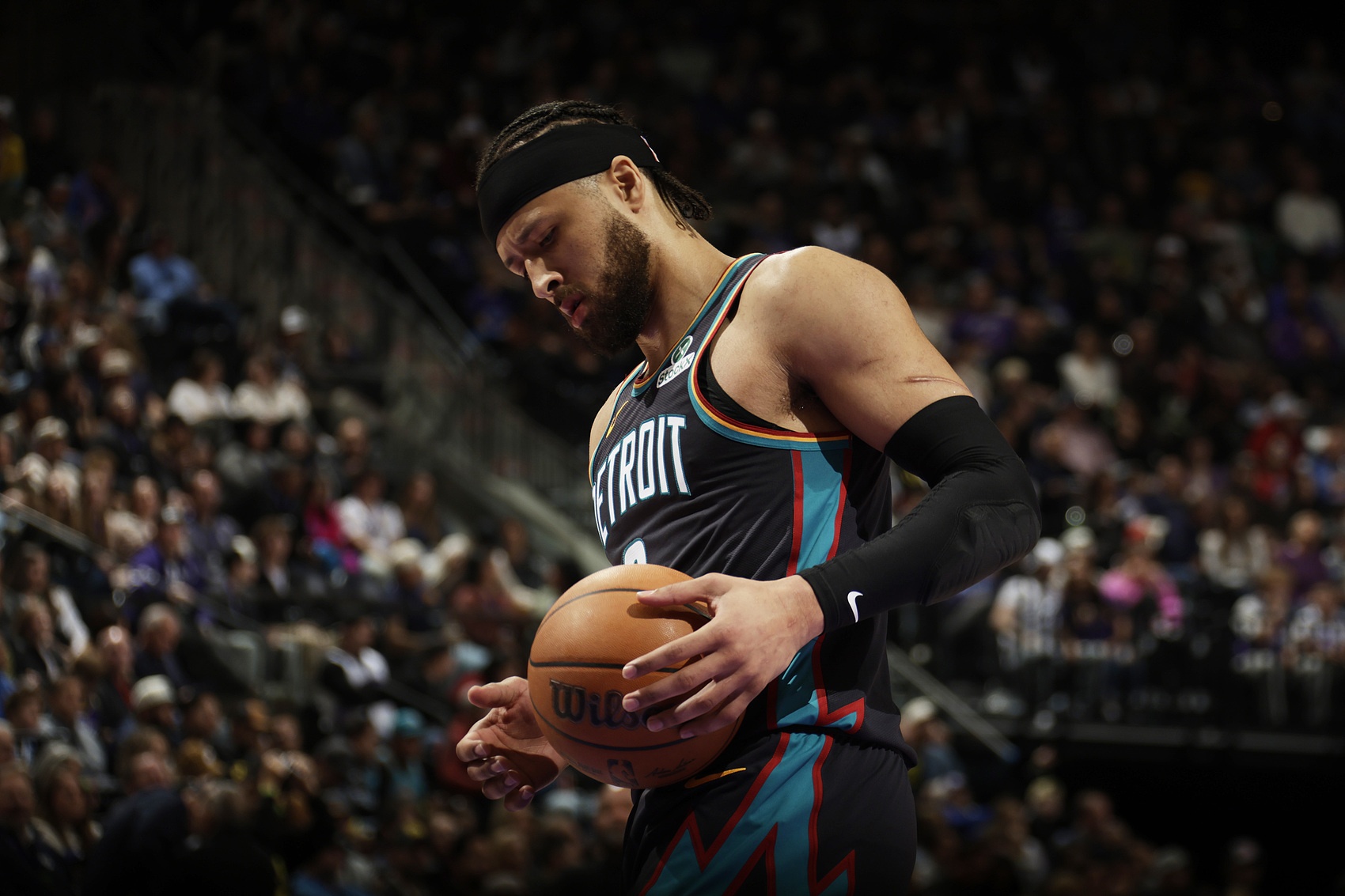 IM电竞游戏-16中3&amp;三分7中0得10分！奥特：我们换防坎宁安对他进行持球压迫